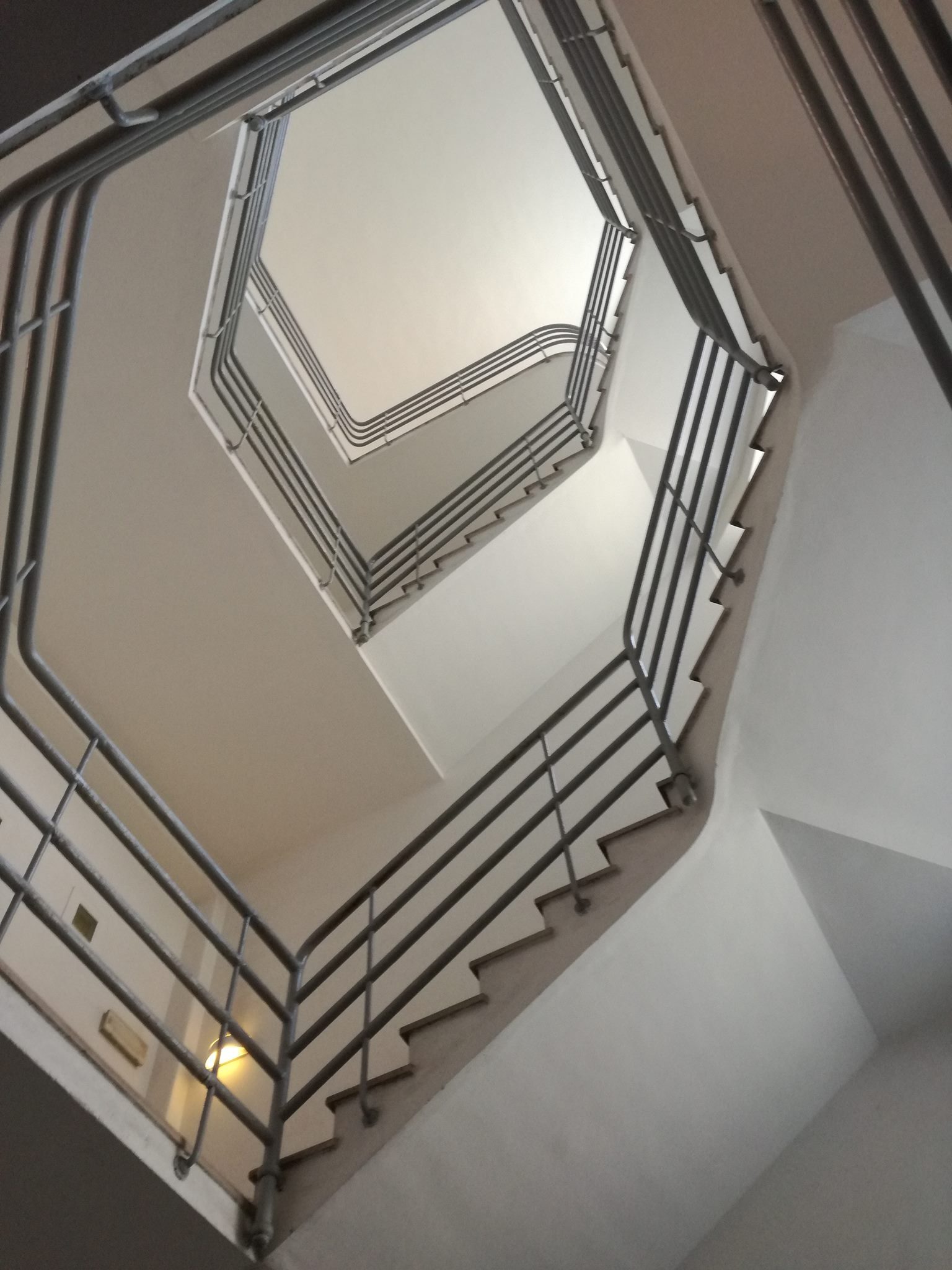 Ospedale Testa scala interna.jpg